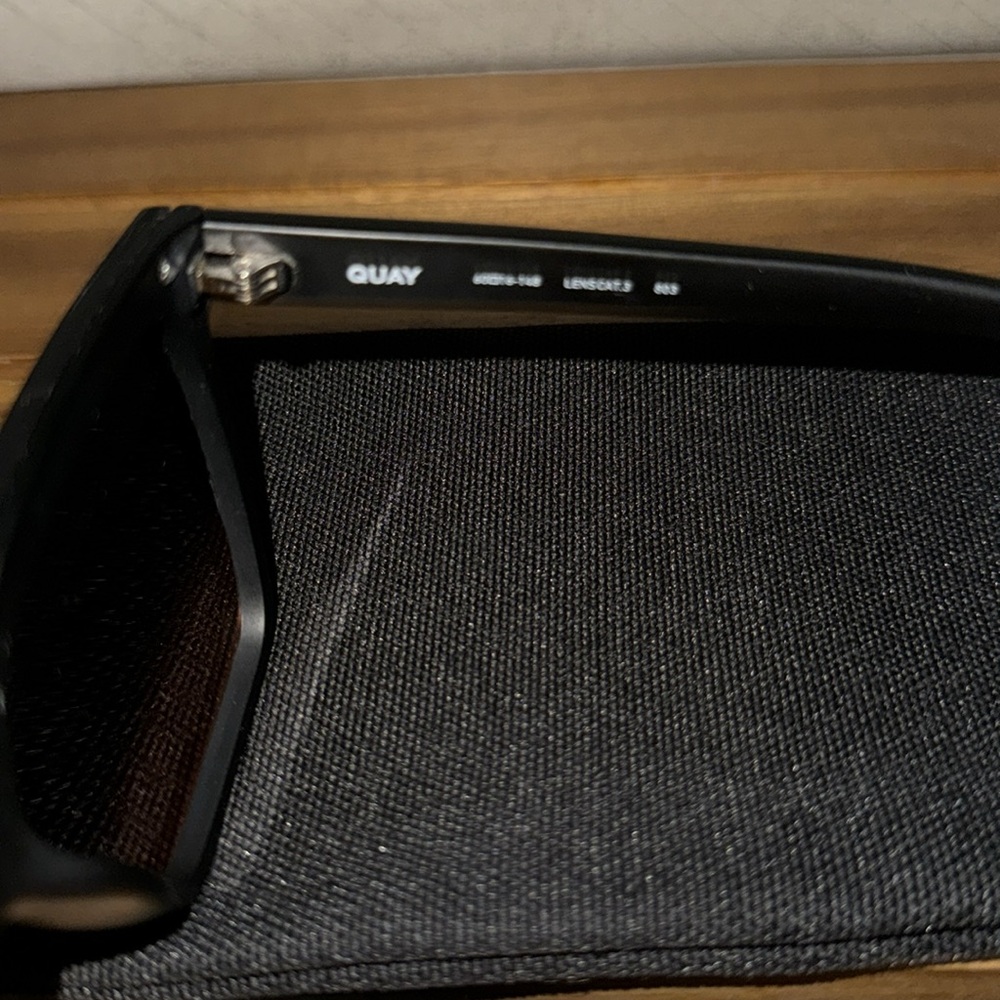 Quay Sunglasses - Picture 3 of 3